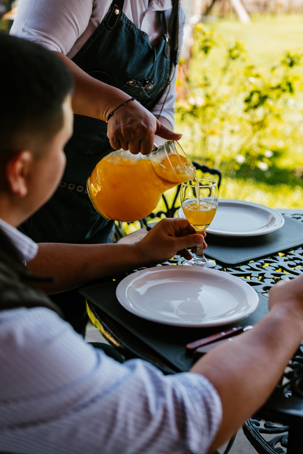 Una mesa servida para compartir en familia